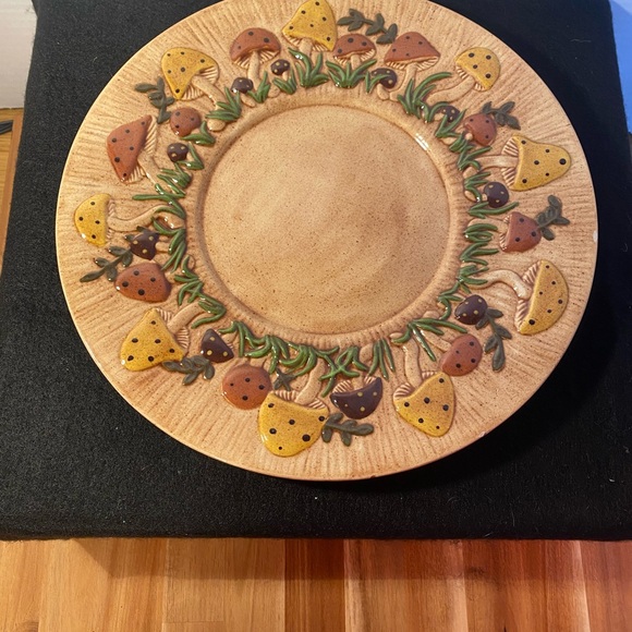 Vintage Handmade Ceramic Arnel’s Mushroom Soup Tureen with Lid, Ladle, and plate - Picture 16 of 16